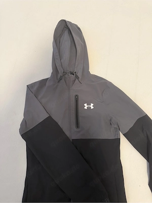 Jacke von Under Armour in Grau Schwarz.