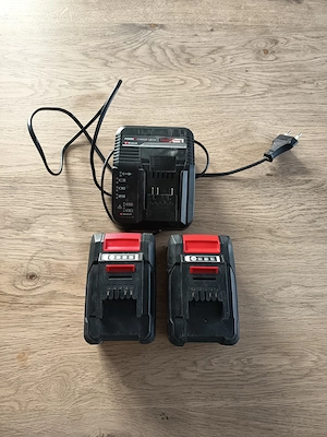 Einhell Ladestation mit 2 Akkus 