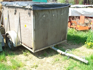 2 Anhänger zu verkaufen, beide stehen schon lange, beide habekein TÜV (für den kleinen kein Problem)