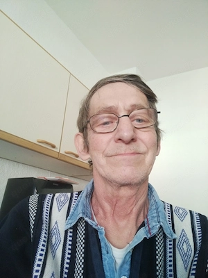 Suche Ältere Dame die sich verwöhnen lassen möchte 