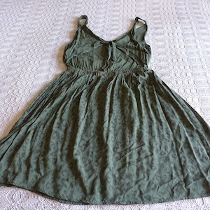 Damen - Kleid, Sommerkleid, Minikleid, Gr. 34 bzw. ca. Gr. XS, khaki, Leo Bild 5