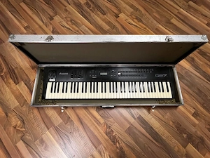 Synthesizer Keyboard Tastatur Vintage