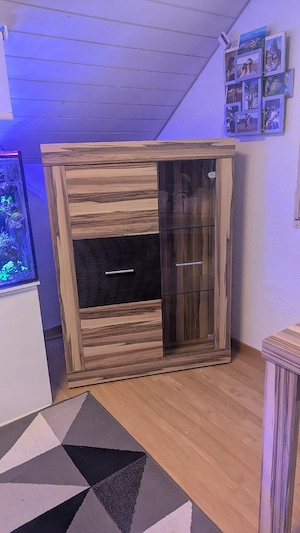 Wohnzimmer Schrank Vitrine zu verschenken 