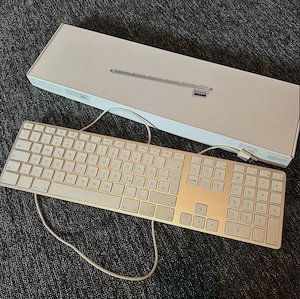 Apple Keyboard MB 110D B