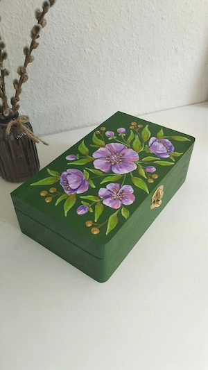 Schmuckkästchen aus Holz. Handbemalt mit Acrylfarben