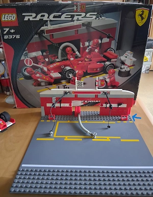 LEGO Racers  8375 - Ferrari  F1  Pit  Set  in  OVP  +  LEGO Racers 8362 Ferrari