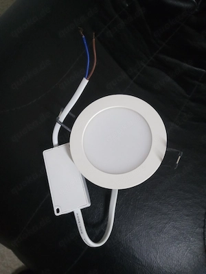 Einbaulampen LED 5 Watt 220 Volt gebraucht, Einbautiefe 4,5 cm, Lochdurchmesser 7 cm.  28 Stück verf