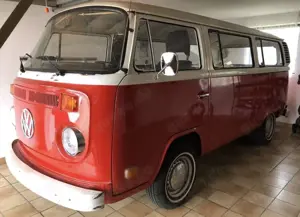 Volkswagen T2 VW T2b Bulli Bus Camper / Motor NEU / restauriert