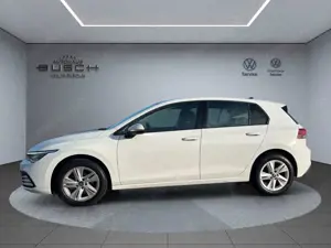 Volkswagen Golf VIII 1.5TSI 96KW Life Standhzg Navi Bild 4