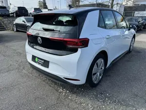Volkswagen ID.3 Pro Perf. 62kWh WÄPU ACC 360° SHZ LED DAB+ Bild 4