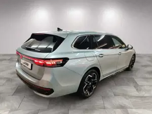 Volkswagen Passat Variant R-Line 2.0 TDI AHK/Matrix/HuD/RFK Bild 4