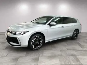 Volkswagen Passat Variant R-Line 2.0 TDI AHK/Matrix/HuD/RFK Bild 2