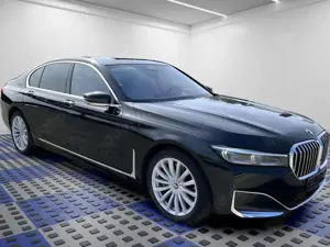 BMW 745 e Glasd. Sitzbe.Massage.TV.DrivProf.Park+H/K