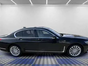 BMW 745 e Glasd. Sitzbe.Massage.TV.DrivProf.Park+H/K Bild 5