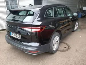 Skoda Enyaq 50 Loft Aut. LED Navi Kessy Alu18 PDC Bild 4