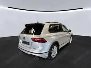 Volkswagen Tiguan 2.0TSI DSG R 4x4 BLACK P-DACH Akrapovic K Bild 3