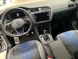 Volkswagen Tiguan 2.0TSI DSG R 4x4 BLACK P-DACH Akrapovic K Bild 4