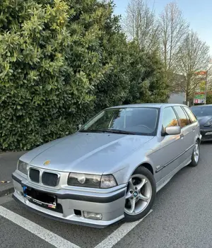 BMW 320 320i touring Sport Edition
