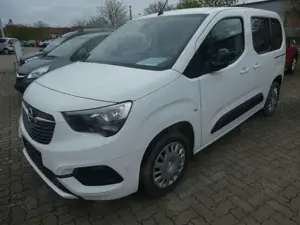 Opel Combo Life E Elegance mit AHK