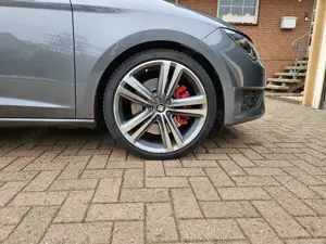 SEAT Leon ST 2.0 TSI StartStop DSG Cupra 290 Bild 2