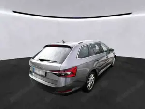 Skoda Superb Combi 2.0 TDI DSG Style Leder+Memory+Mass Bild 2