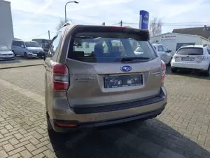 Subaru Forester EXCLUSIVE 2.0D-AUTOMATIK-KLIMAAUTOMATIK-AUS 1.HAND Bild 5