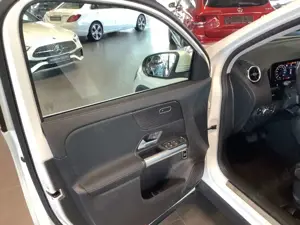 Mercedes-Benz GLA 200 PROGRESSIVE +KAMERA+LED+TOTW.+PANO.-DACH Bild 5