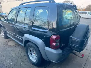 Jeep Cherokee 2.8 CRD Sport Bild 3