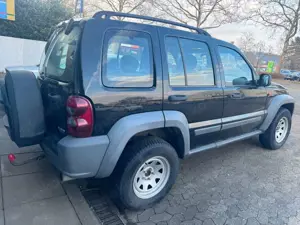 Jeep Cherokee 2.8 CRD Sport Bild 4