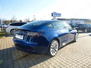 Tesla Model 3 Standard RWD Wärmep/Autopilot/Glasdach Bild 3