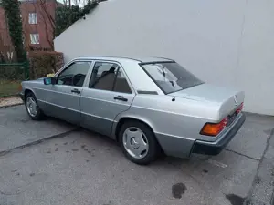 Mercedes-Benz 190 190 E 1.8