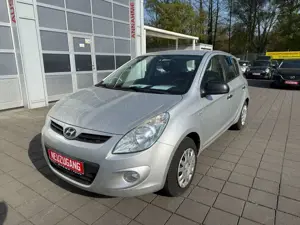 Hyundai i20 **KLIMAANLAGE+TÜV 01/28+SOMMER-/WINTERRÄDER*