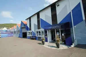 BMW 120 i Edition M Sport Shadow-LED-Navi