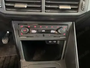 Volkswagen Polo VI 1.0 MPI 80PS Climatronic Sitzheizung LED DAB Bild 5