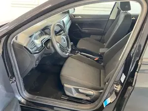 Volkswagen Polo VI 1.0 MPI 80PS Climatronic Sitzheizung LED DAB Bild 3