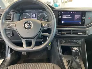 Volkswagen Polo VI 1.0 MPI 80PS Climatronic Sitzheizung LED DAB Bild 4
