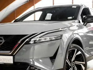 Nissan Qashqai 1.3 DIG-T MHEV Xtronic Tekna+ HUD Panorama Navi Le Bild 4