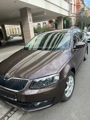 Skoda Octavia 2.0 TDI Style DSG Navi, Xenon, Winter- und Sommerr