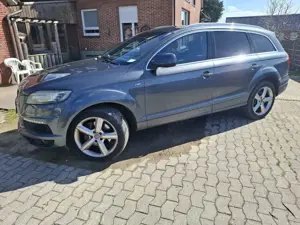 Audi Q7 3.0 TDI DPF clean diesel quattro tiptronic.