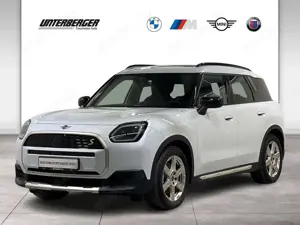 MINI Cooper SE Countryman Countryman SE ALL4 Favoured Trim PA DA Pano HUD