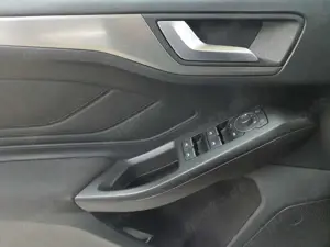 Ford Focus Focus Turnier 1.0 EB A TITANIUM X MATRIX AHK Bild 2