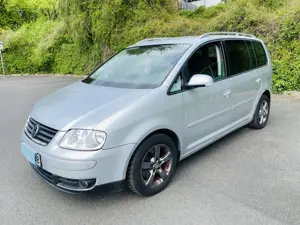 Volkswagen Touran 1.6 FSI Aut TÜV-NEU PDC|AHK|NAV|KLIMA|TMP|BT|ALW