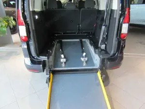 Volkswagen Caddy 2.0 TDI BMT DSG Life Maxi Rollstuhlrampe