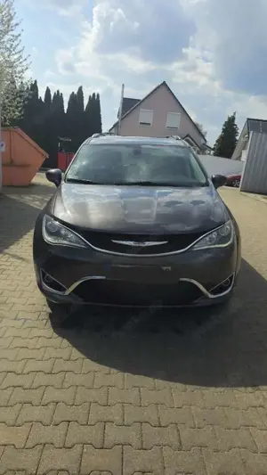 Chrysler Pacifica touring L