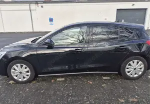 Ford Focus 1.0 EcoBoost Start-Stopp-System Aut. Trend Bild 2