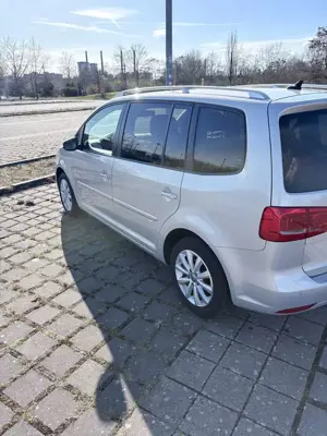 Volkswagen Touran Highline Bild 2