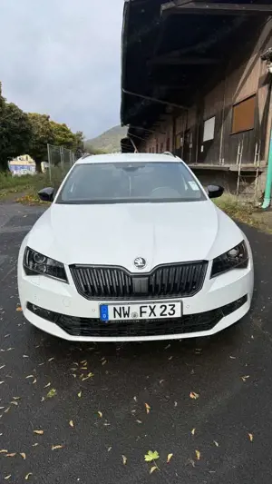 Skoda Superb Combi 2.0 TSI DSG SportLine SPORT-Paket AHK ST-HZ