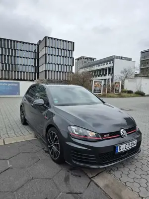 Volkswagen Golf GTI Performance BlueMotion Technology DSG