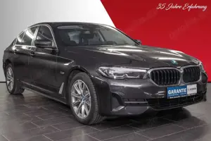BMW 530 e BENZIN*TOP-ZUSTAND*SORGLOS-PAKET*GARANTIE* Bild 3