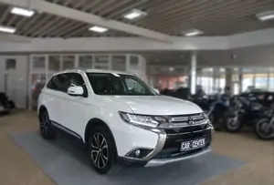 Mitsubishi Outlander SUV-Star 2WD MOPF; NAV/ SHZ/ AAC/ KAM